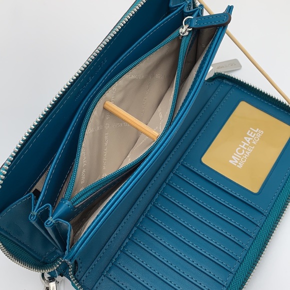 NWT MICHAEL KORS LARGE CONTINENTAL WRISTLET LAGOON COLOR NWT - Picture 6 of 15
